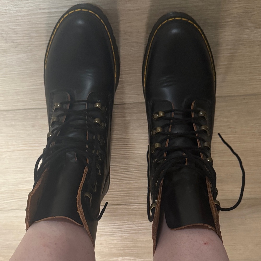 Doc martens size 39. Women’s. Black Leather Lace-Up Boots